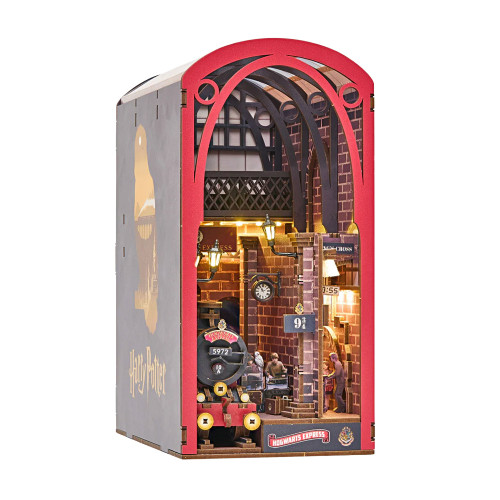 Harry Potter Tiny Adventures Hogwarts Express Book Nook Kit