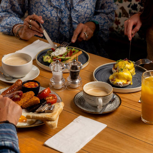Bottomless Brunch at a Traditional Pub for Two Experience