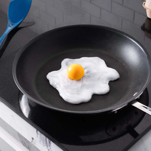 Crazy Aaron's Thinking Putty Tin Egg-cellent