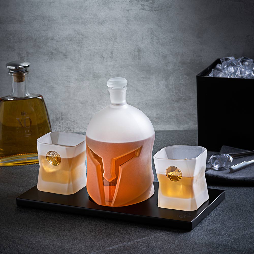 Decanter In Vetro A Forma Di Casco Master Chief Halo Infinite + 4 Bicchieri UNSC - Set Ufficiale, Capacità 1600 Ml, Vetro Senza Piombo