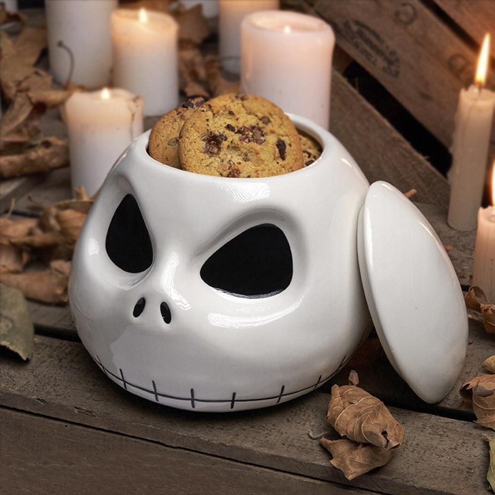 https://cdn11.bigcommerce.com/s-1cfhlpd74o/images/stencil/original/products/33936/65874/89111-the-nightmare-before-christmas-cookie-jar-w1__66148.1695985203.jpg?c=1