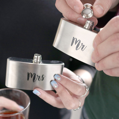 mr & mrs newlywed 2-in-1 hipflask set