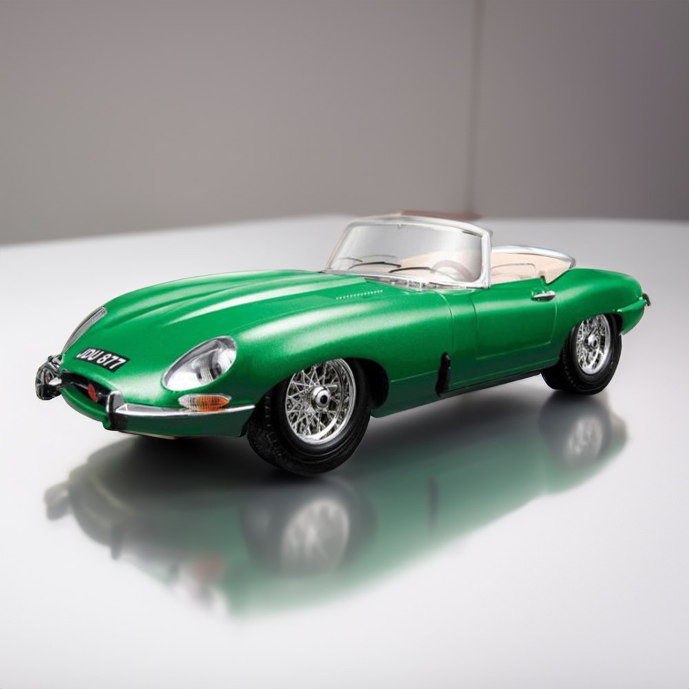 Jaguar E Cabriolet 1961 1:18 Scale Model By Bburago