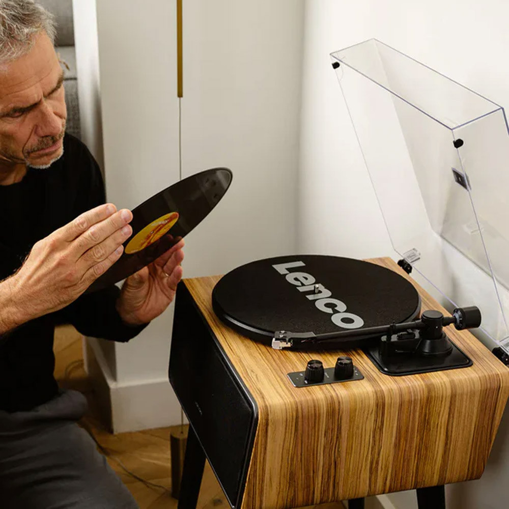 Lenco Ls-570 Turntable With Dual Speakers