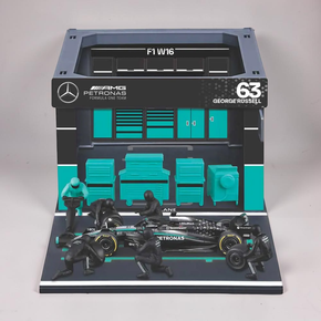 Bburago F1 Mercedes AMG W16 Russell 1:43 Scale Pit Pass Diorama