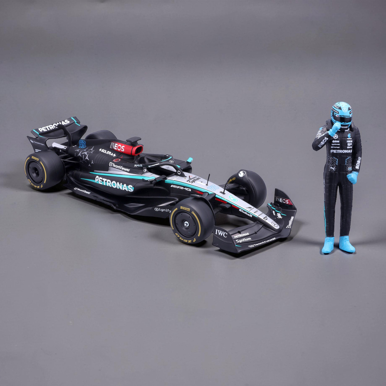 Bburago F1 Mercedes With George Russell Figure