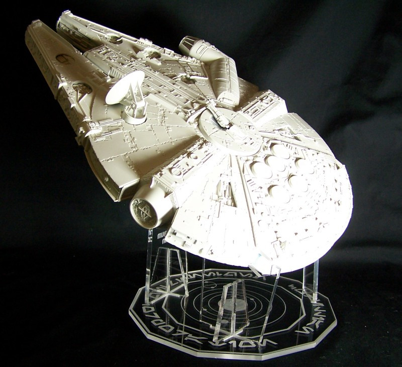 Millennium Falcon stand - Display Stands Direct
