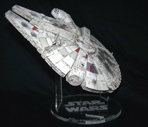 1/144 Millennium Falcon