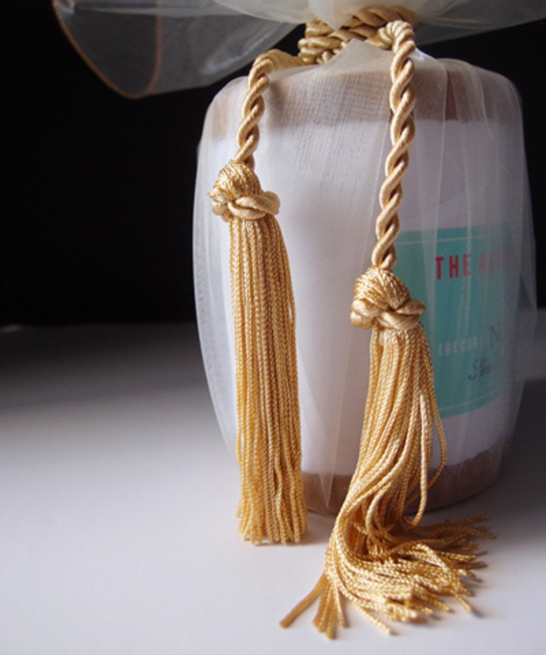 Ivory/Gold Edge Wrapper w/Tassel 28" dia.