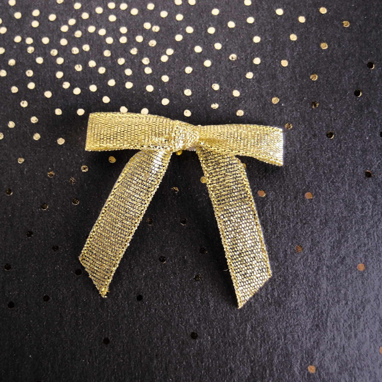 Metallic Gold Pre-tied Bow (4 sizes)