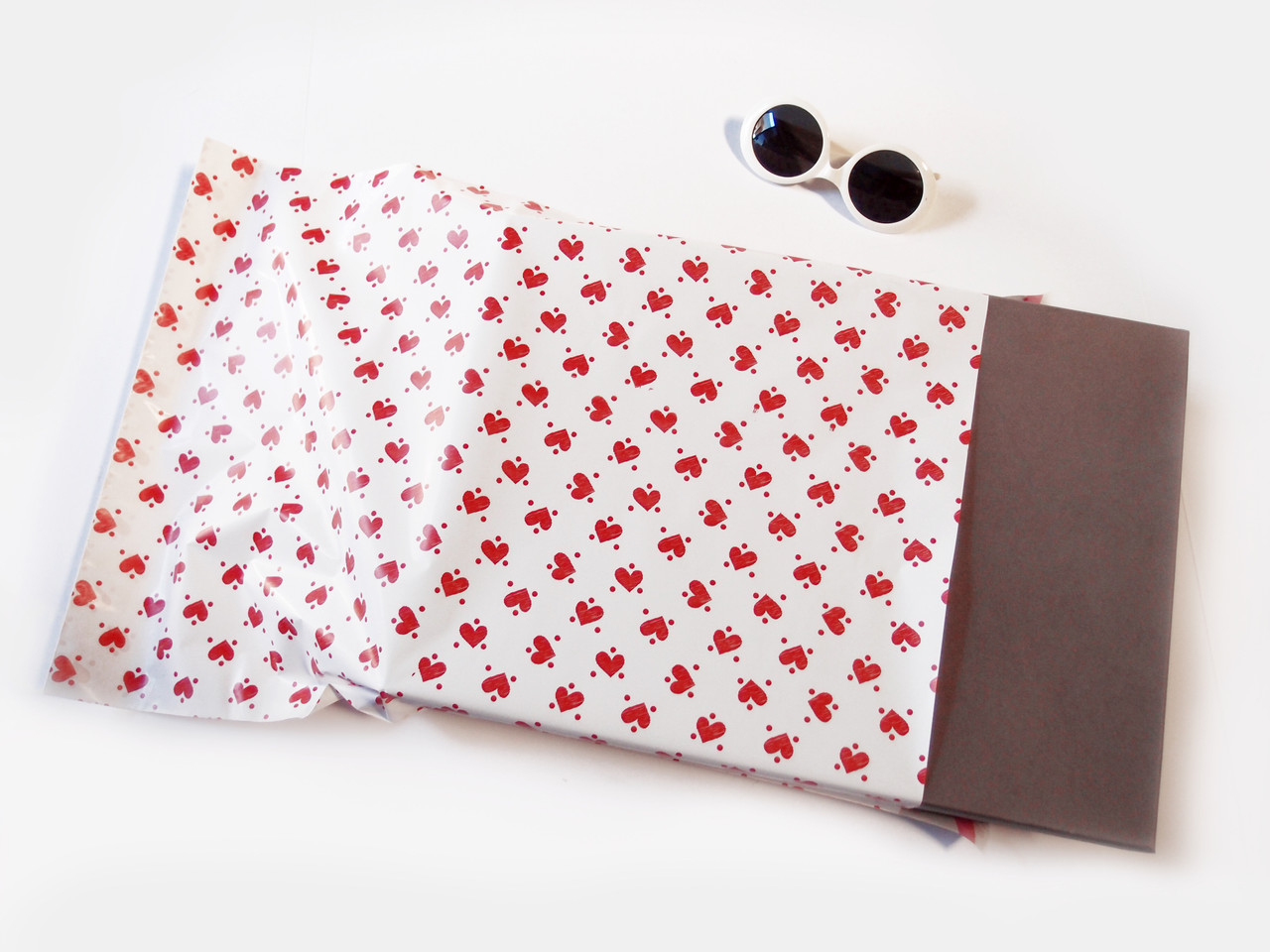 Adhesive Merchandise Bags 15 3/4" x 22 3/8" Red Hearts on White