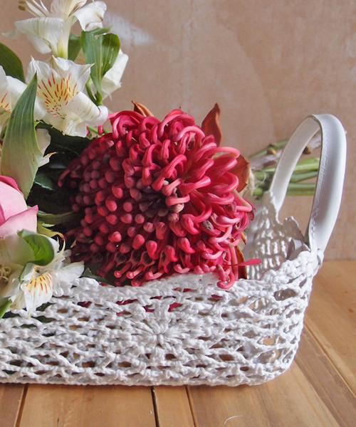 Stiffened Lace Flower Tray