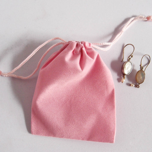 Buy Wholesale China Luxury Gift Pink Velvet Drawstring Bracelet Jewelry  Packaging Perfume Pouch Bag & Custom Velvet Perfume Bag at USD 0.26