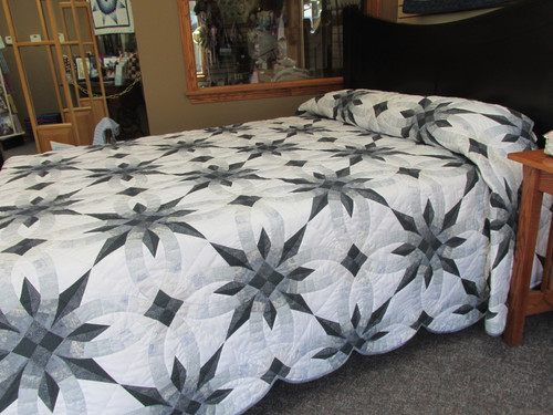 Wedding Star Quilt - 103" x 117"
