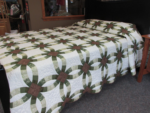 Double Wedding Ring Quilt - 104" x 115"