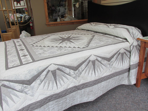 Mariners Compass Quilt  - 102" x 114"