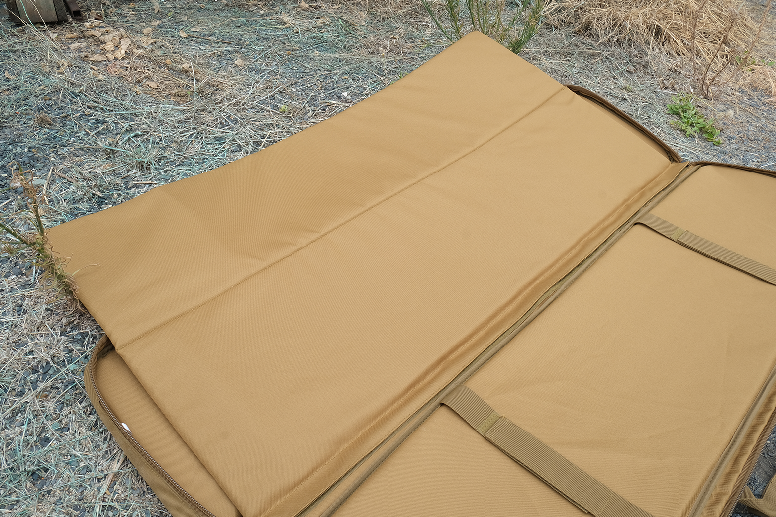 THE OUTPOST TACTICAL 45 INCH DOUBLE RIFLE BAG W / DETACHABLE SHOOTING MAT