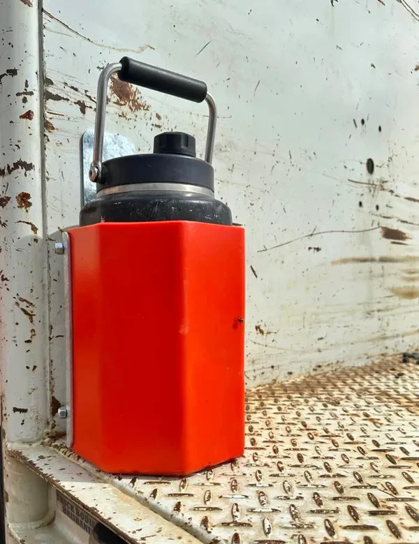 OUTPOLY GALLON MATE - ONE GALLON JUG HOLDER OUTPOLY GALLON MATE - ONE GALLON JUG HOLDER