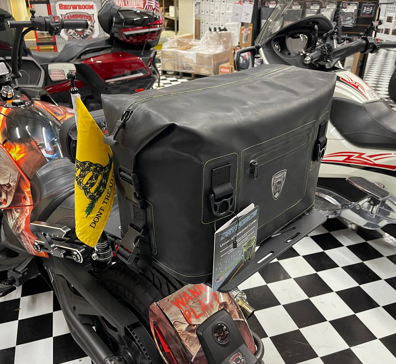DRYFORCE by CIRO Universal Waterproof Motorcycle Cooler – 39L / 32-Can | 20303 | Lamonster Garage
Shown on Lamonster PackRack F3-S