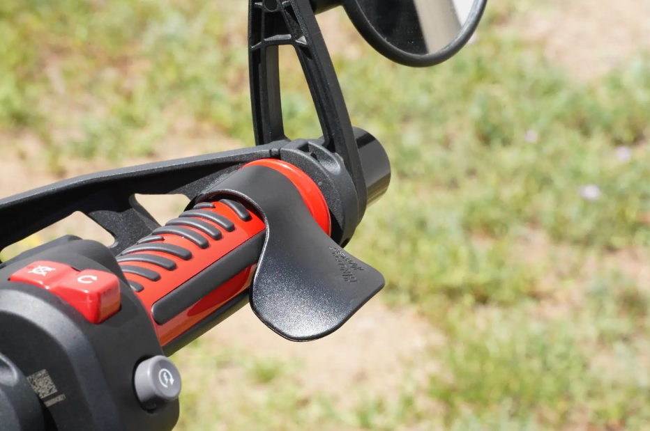 Throttle Rocker wrist rest installed on right-hand throttle grip | TR II-R | LGA-TR II-R | Lamonster Garage