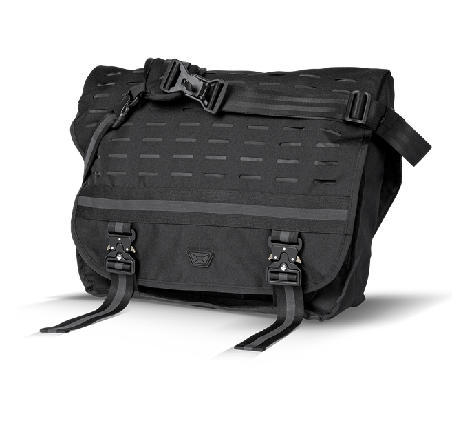 Waterproof motorcycle bag with Armanox CE back protector | 8231-0005-06 | Lamonster Garage