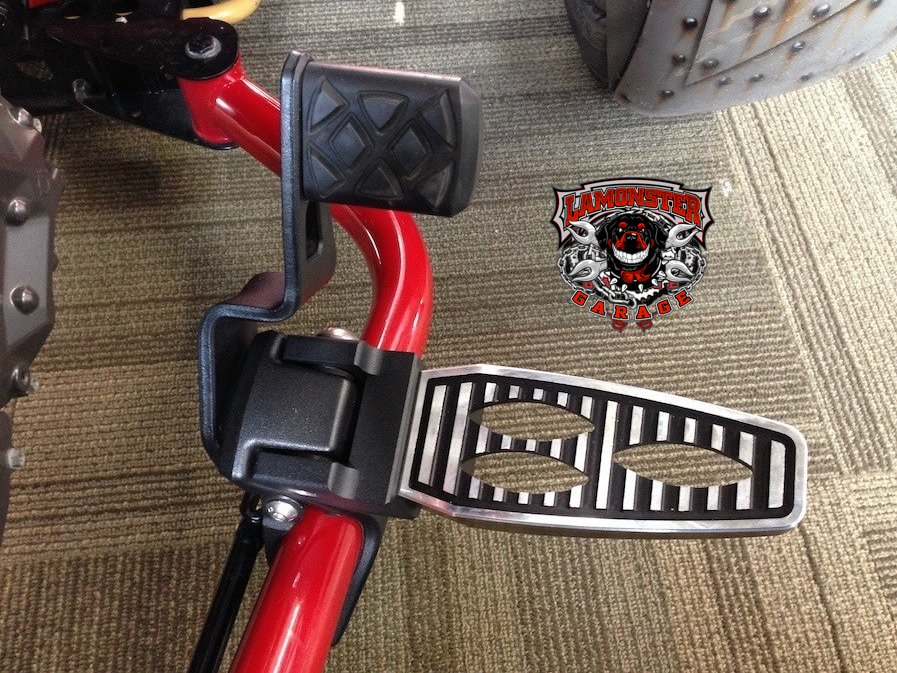 Can-Am Spyder F3 peg adapter kit with Gripper Large Pegs | LG-1026-1041A | Lamonster Garage
Shown as driver peg