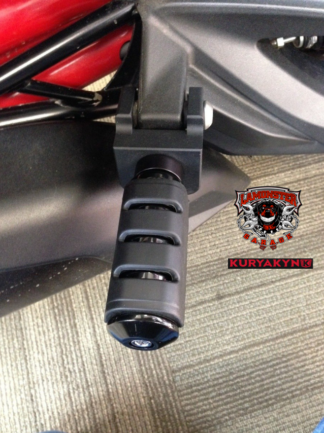Can-Am Spyder F3 peg adapter kit with Kuryakyn Trident Large Black pegs | LG-1026-7561 | Lamonster Garage
Shown as passenger peg