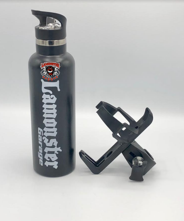 Can-Am Spyder clamp-on drink holder LG-2001 | LG-2001 | Lamonster Garage
Shown with Lamonster Bottle (LG-2023) (SOLD SEPARATELY) 