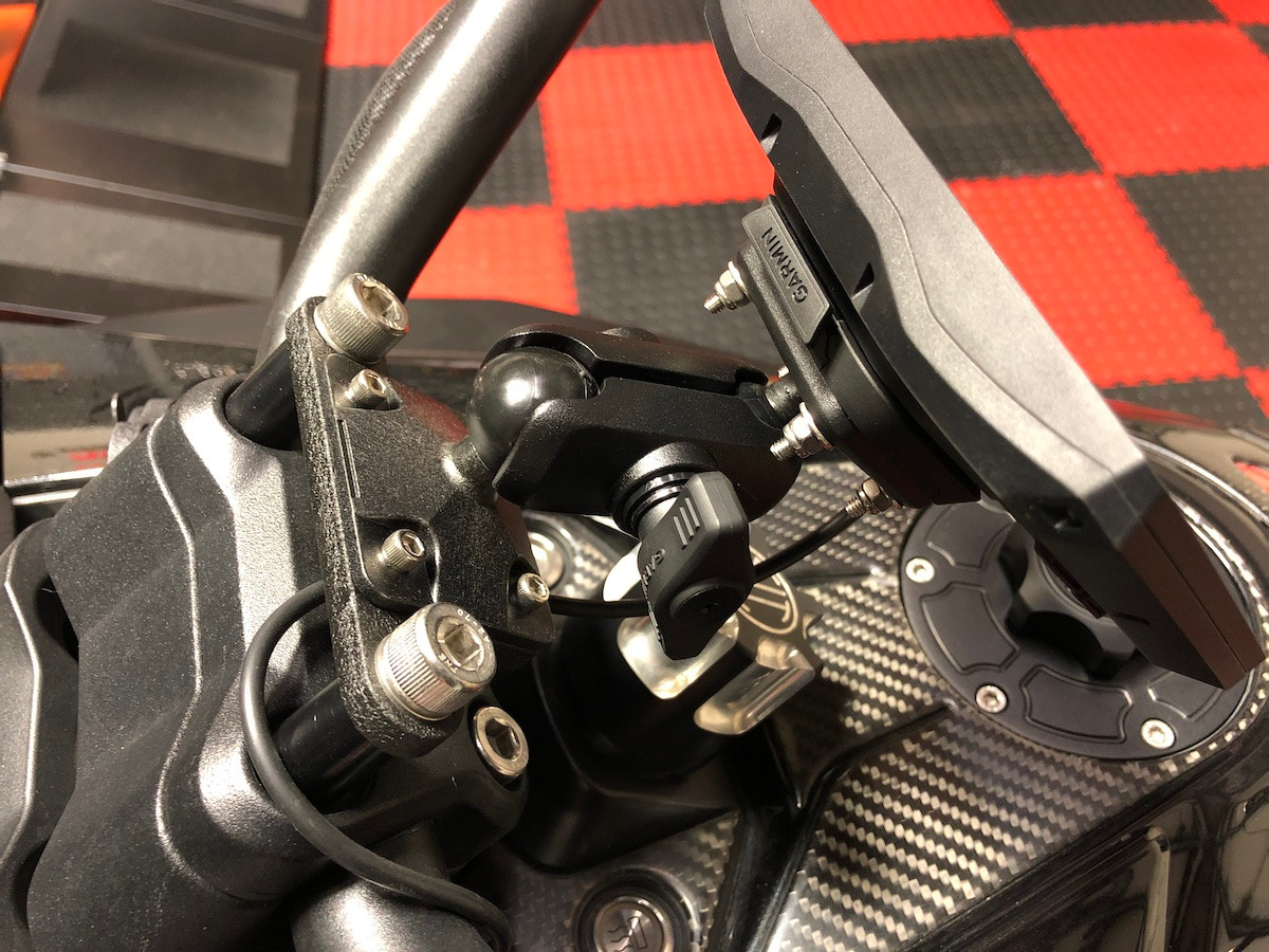 Garmin zūmo XT3 Motorcycle GPS with Spyder Ball Mount | Lamonster Garage
010-03862-00-1086