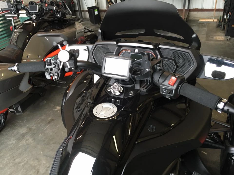 Can-Am Spyder comfort grip covers for hand tingling and fatigue | SPY-169 | Lamonster Garage
