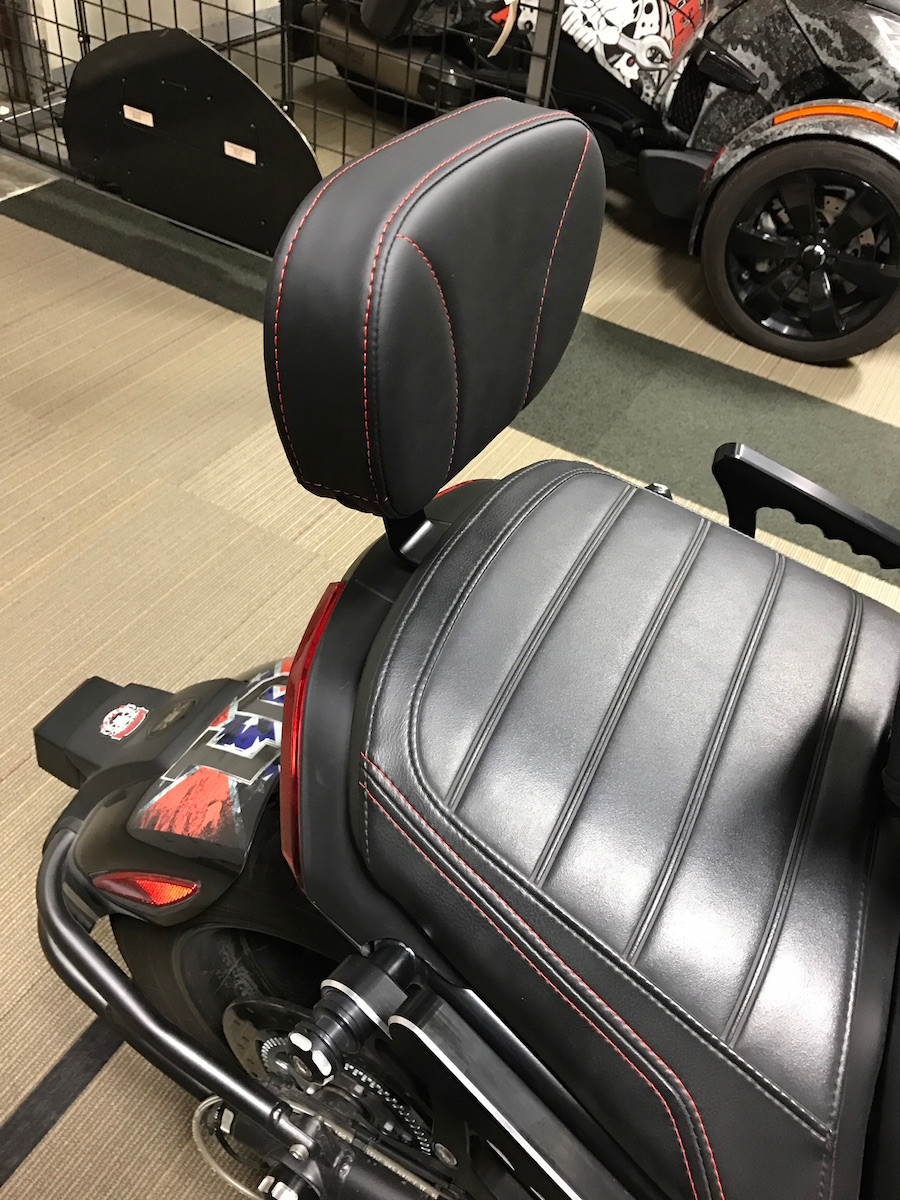 Lamonster Ultimate F3 passenger backrest with black stitching | LGA-4200-02 | Lamonster Garage
Shown with red stitch 
