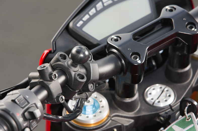 RAM® 3/4" - 1" Diameter Handlebar/Rail Base with 1" Ball (RAM-751U) - Lamonster Garage
Fits Can Am Ryker Handlebars
Accommodates rails 0.75" to 1" in diameter
