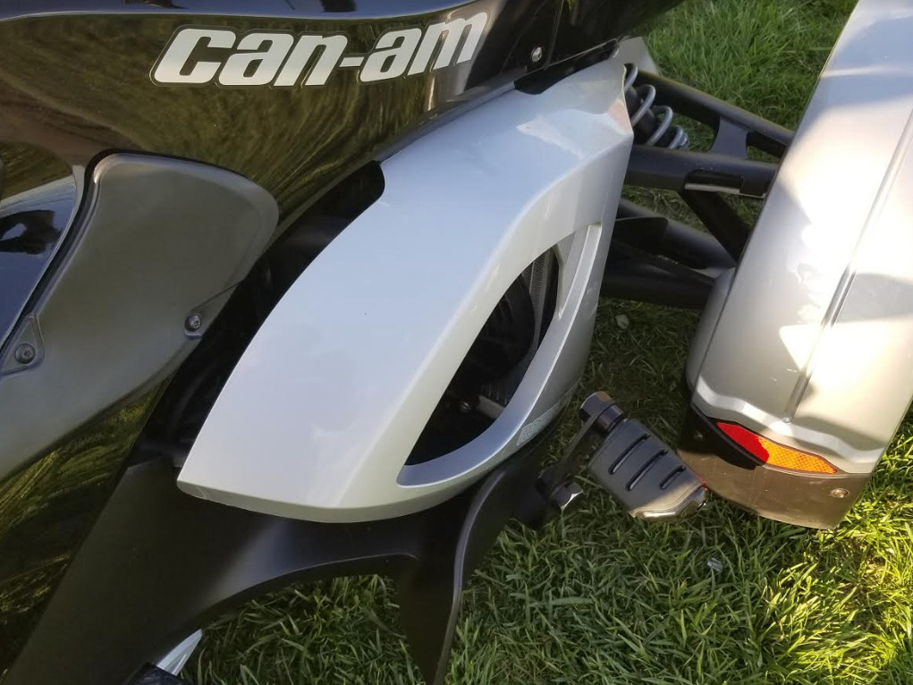 Can-Am Spyder ST/RS Highway Brackets - Kuryakyn Dually ISO Pegs (LG-1010-7567) | Lamonster Garage
Picture by: John Gibson