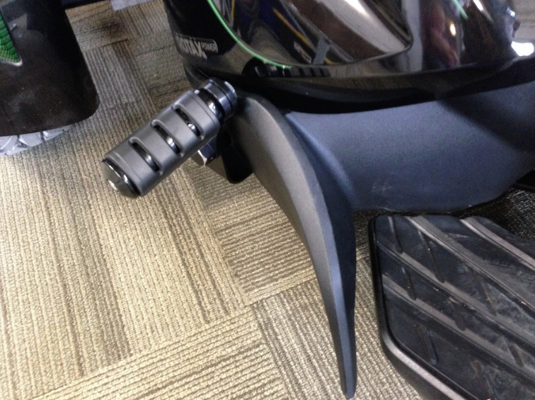 Can-Am Spyder ST/RS Highway Brackets - Kuryakyn Trident Large ISO Pegs (LG-1010-7561) | Lamonster Garage