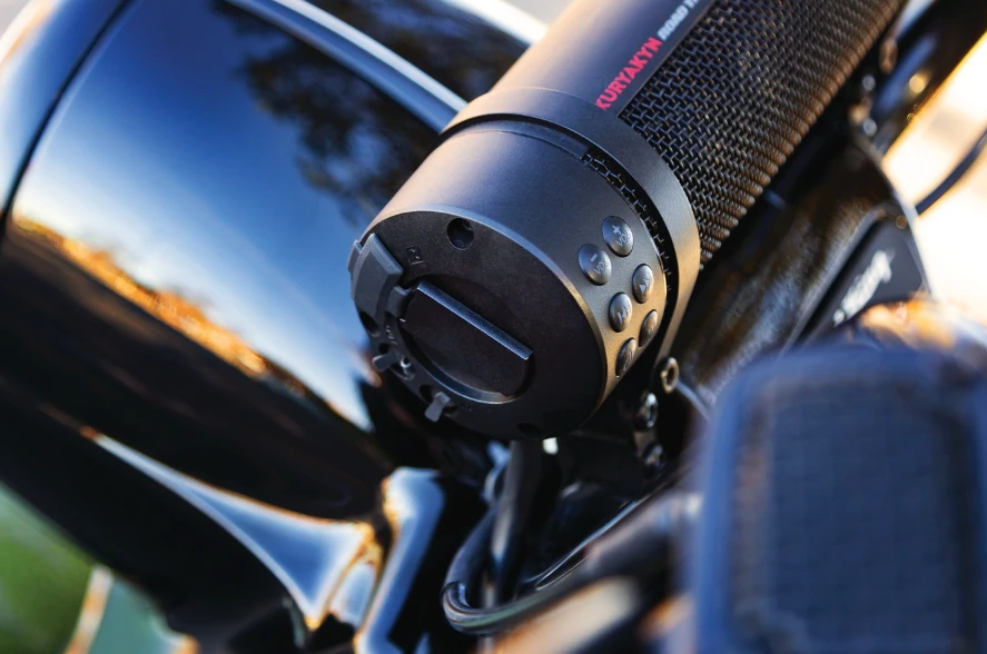 Kuryakyn Road Thunder Sound Bar Plus by MTX (KUR2720) | Lamonster Garage