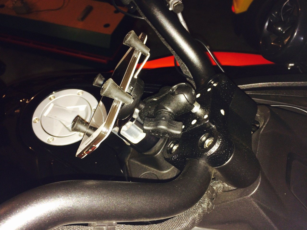 Lamonster Bar Clamp with 1" RAM Ball for Can-Am Spyder F3, RT & Canyon | LG-1023 | Lamonster Garage
(X-grip and Iphone Not Included)