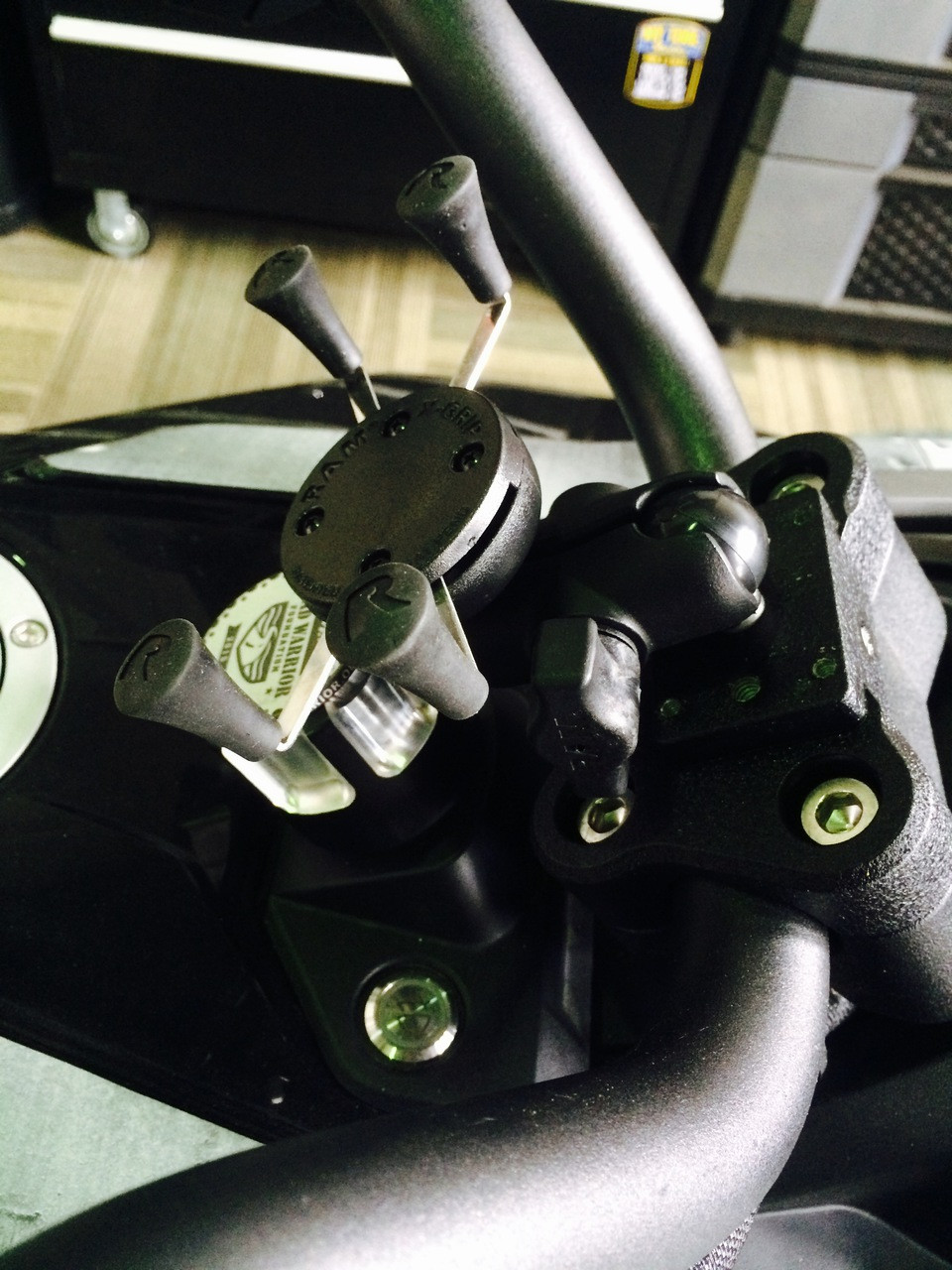 Lamonster Bar Clamp with 1" RAM Ball for Can-Am Spyder F3, RT & Canyon | LG-1023 | Lamonster Garage
(X-grip Not included)