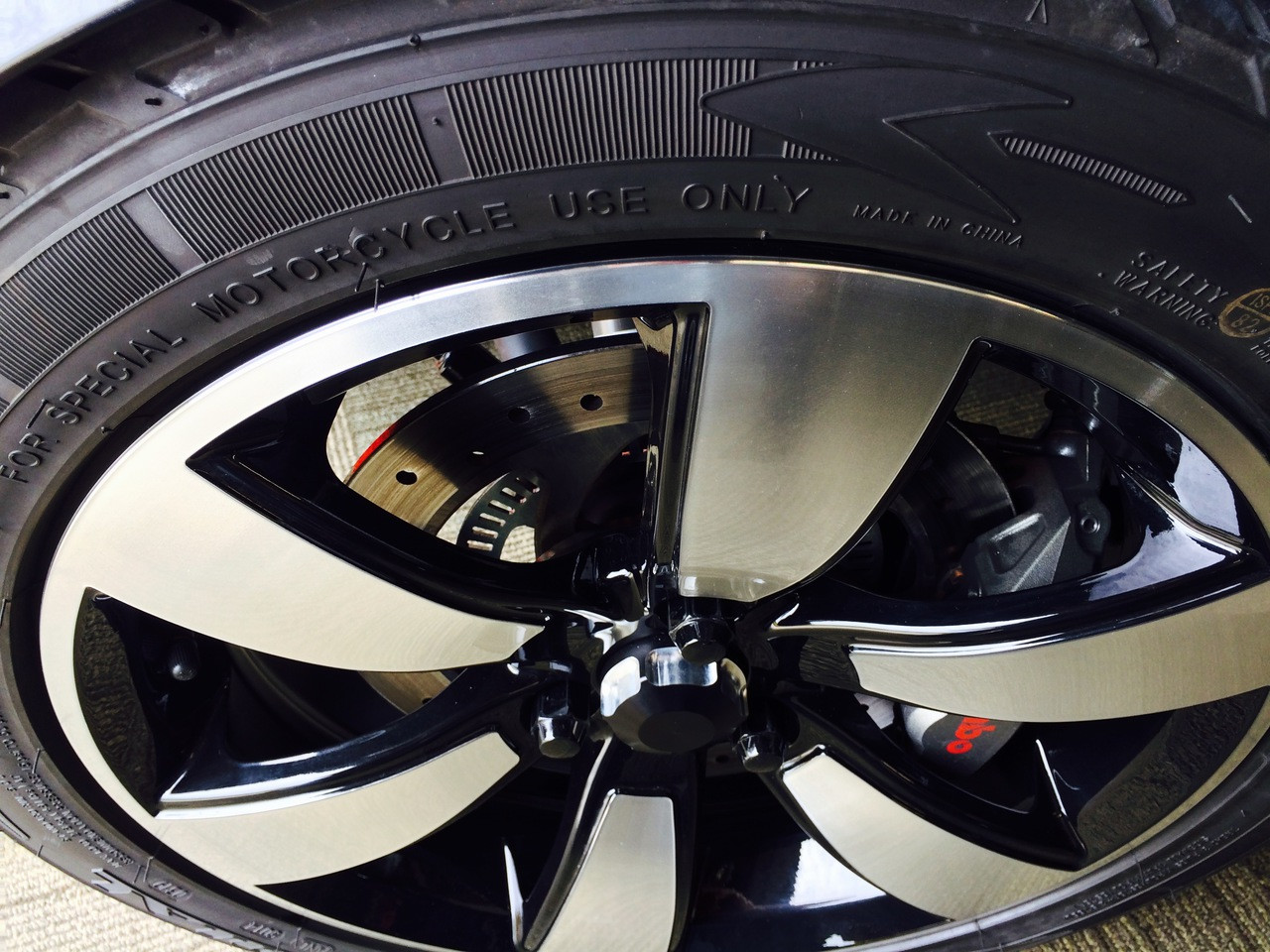 Can-Am Spyder IPS Outside Wheel Caps | Pair | LG-1055 | Lamonster Garage
Fits all Can Am Spyder Wheels with center caps