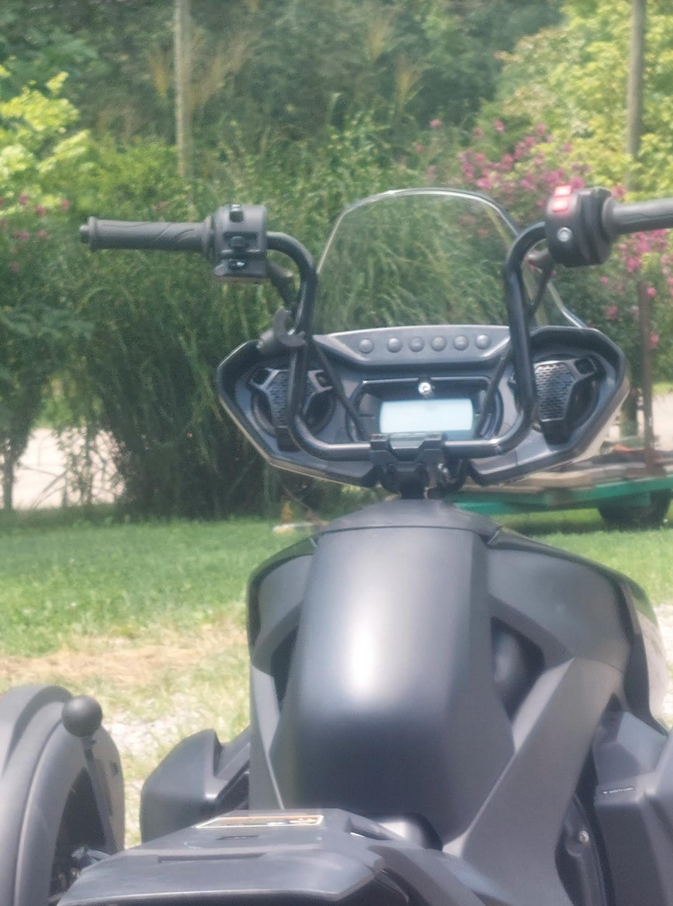Lane Splitter 7/8" Handlebars - 9.25" Rise Black Powder-coated | 101-0001 | Lamonster Garage
(Customer provided image)