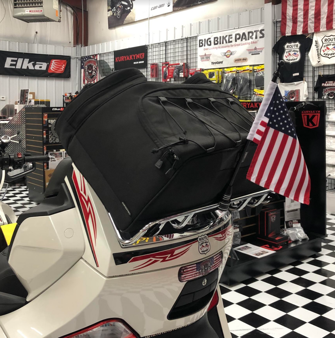 KURYAKYN / SHOW CHROME - RT Trunk Rack & Bag Combo (2010 - 2019) (SC-155-5281)  - Lamonster Garage
FLAG SOLD SEPARATELY  (LGA-2240)