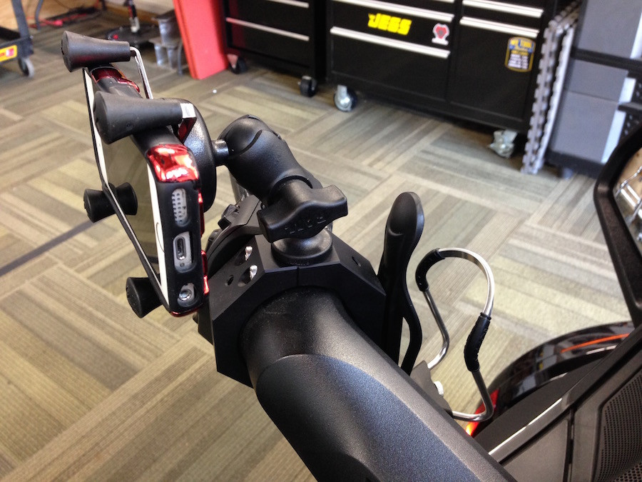 Lamonster Spyder Cuff RAM mount with bottle holder for Spyder RT handlebars | LG-1014-UN7B | Lamonster Garage
Fits all RT Models 2010-2019 RT / RT-S / RT-LTD
