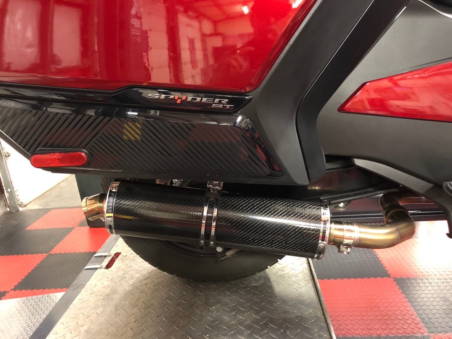 Lamonster® IPS™ Pipe / Can Am® Spyder RT2020+ (Carbon) (LG8018300CF