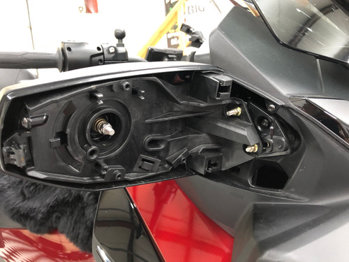 Can-Am Spyder Mirror Locks for 2016+ F3 Models / 2020+ RT Models | LG-1090 | Lamonster Garage
Shown installed on 2020 RT