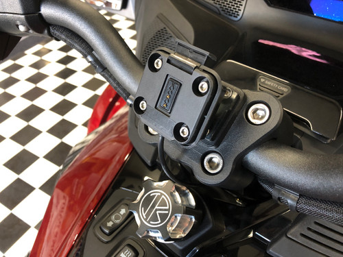 Garmin® zūmo® XT Motorcycle GPS with Spyder bar clamp mount - Lamonster Garage®
(LGA-010-02296-00-1023-1054 )