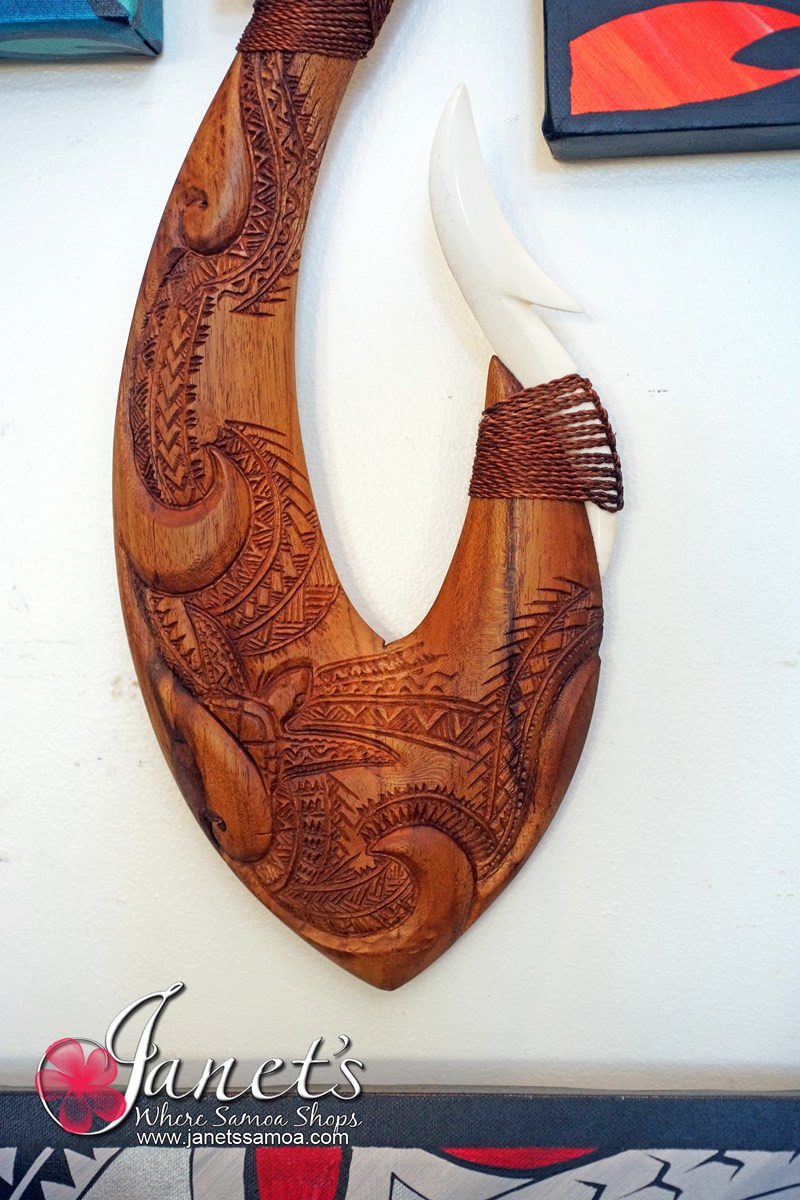 Master Hook Standing Carving BRS26