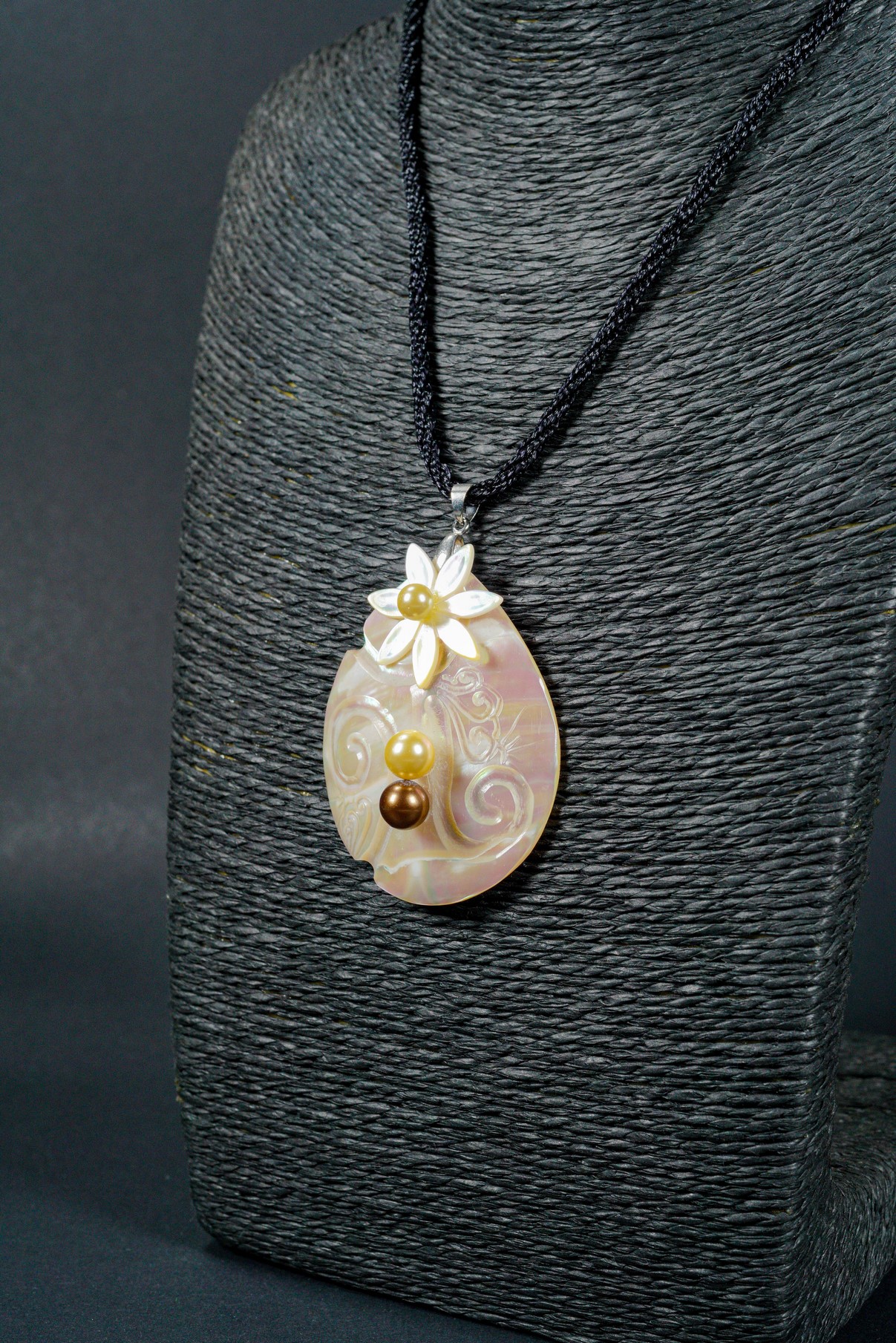 WEBJN83 TAHITI PEARL SHELL PENDANT 7 
