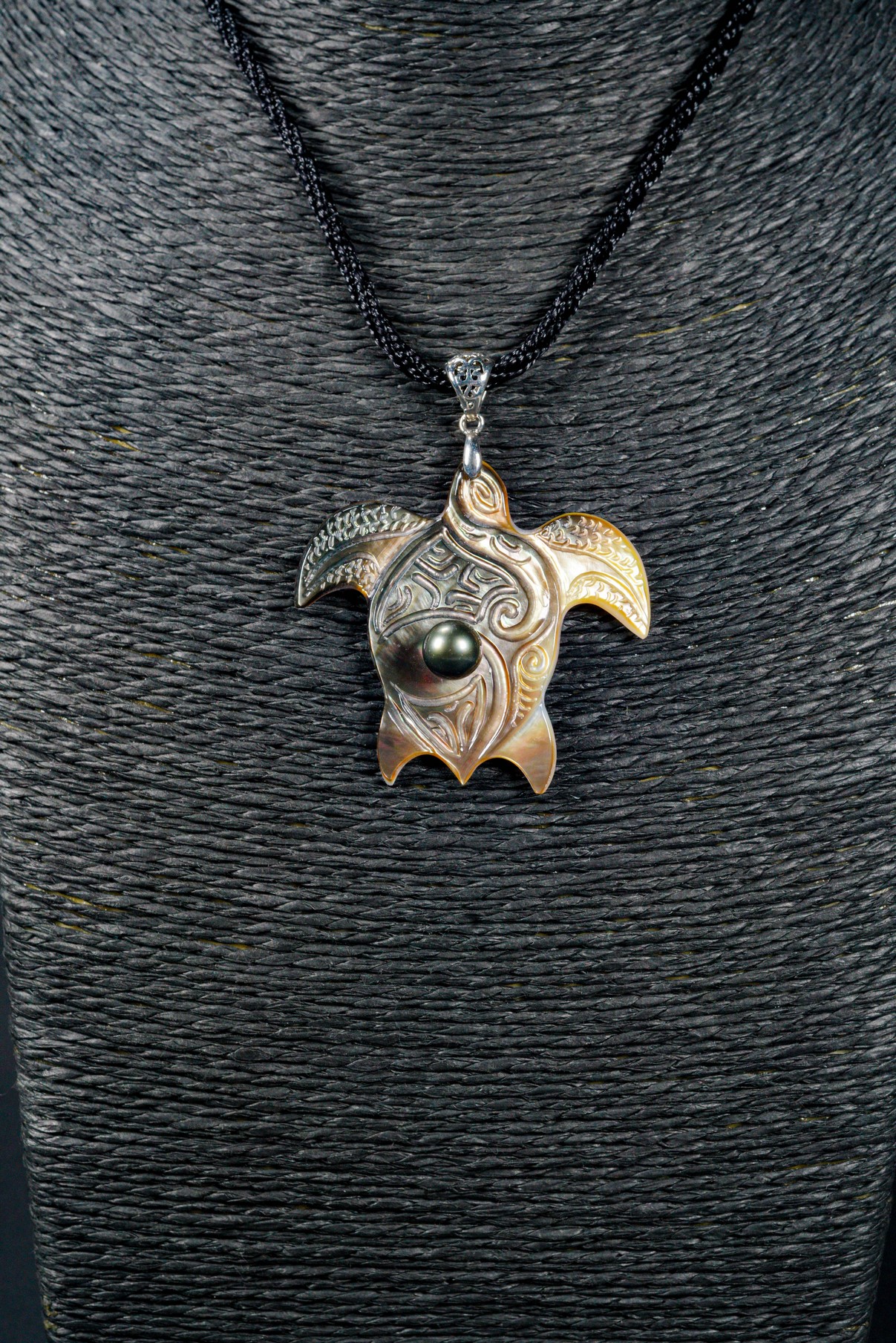 WEBJN84 PEARL SHELL TURTLE PENDANT - Janetu0027s