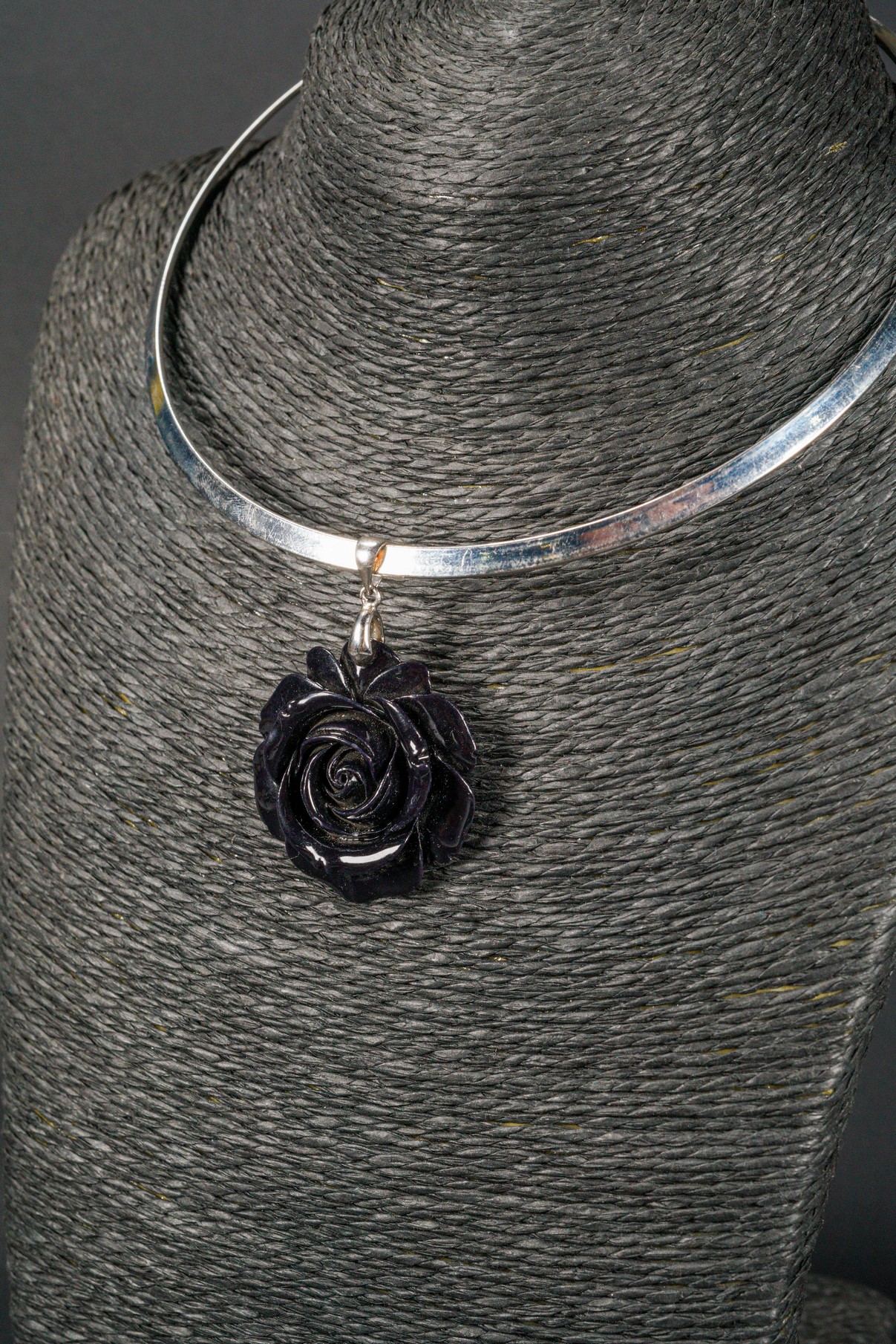 WEBJN139 BLACK CORAL ROSE PENDANT - Janet's