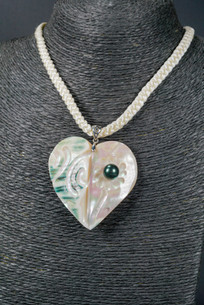 WEBJN73 MOP SHELL LOVE WITH PEARL NECKLACE