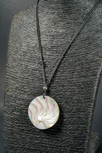 WEBJN129 WHITE SHELL PENDANT 9